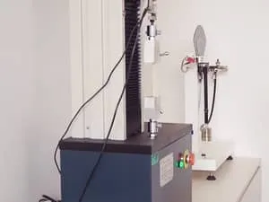 Машина для испытания пленки на растяжение